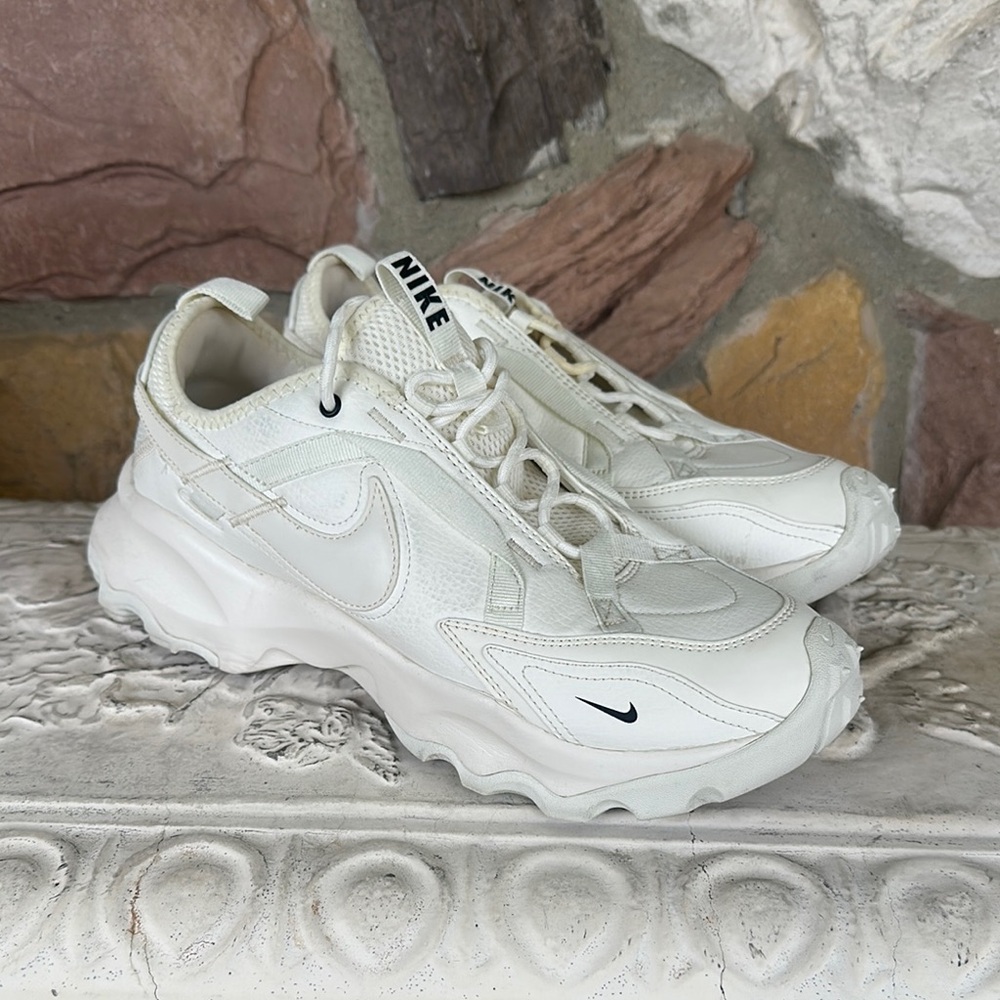 Nike Women's Nike TC 7900 White Sneakers